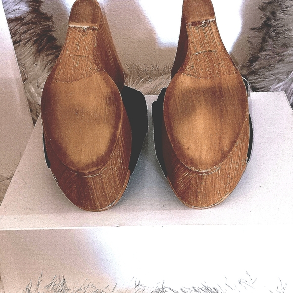 High Platform Steve Madden Wedge. Black Suede "Brandy" Wedge. Size 10 - Picture 9 of 9